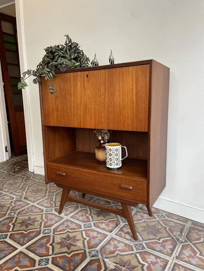 L. Van Teeffelen cupboard