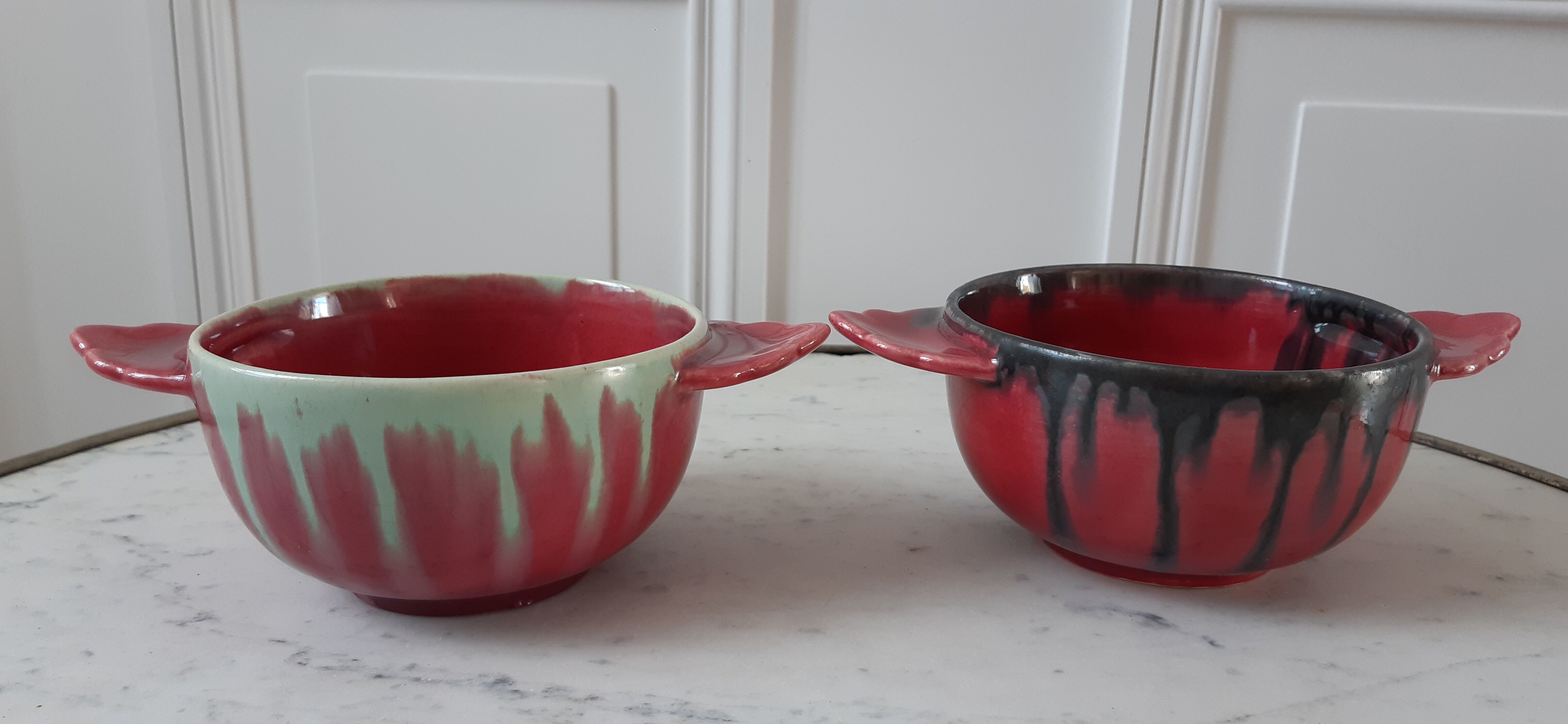 Duo of stoneware bowls with burgundy and blue ears 30s-40s