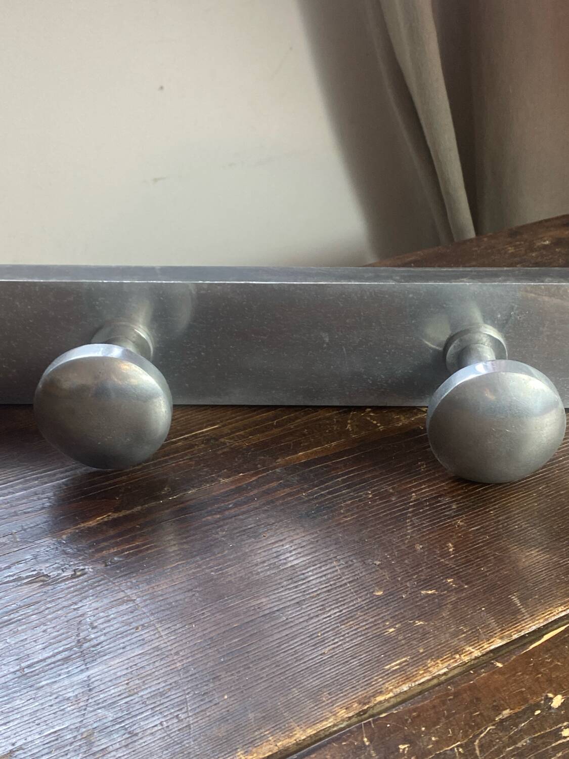Patère en bois et aluminium