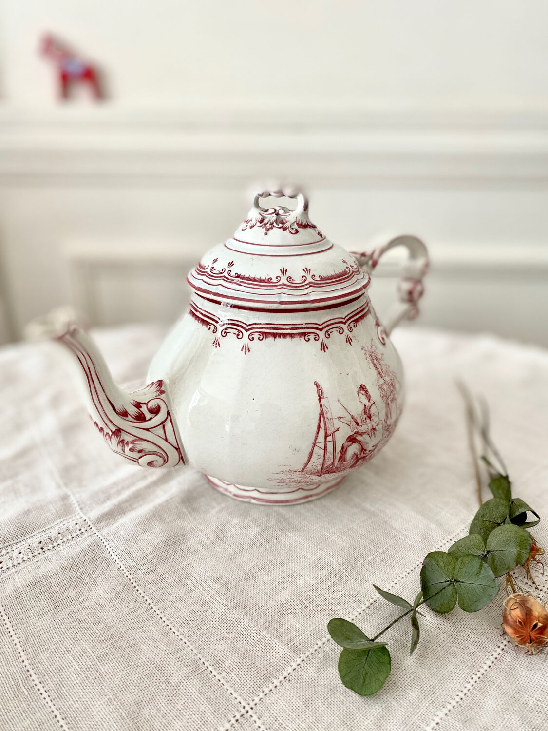 Teapot and its English style sugar bowl fine earthenware from Creil and Montereau. Model "Pink crests" late 19th around 1876