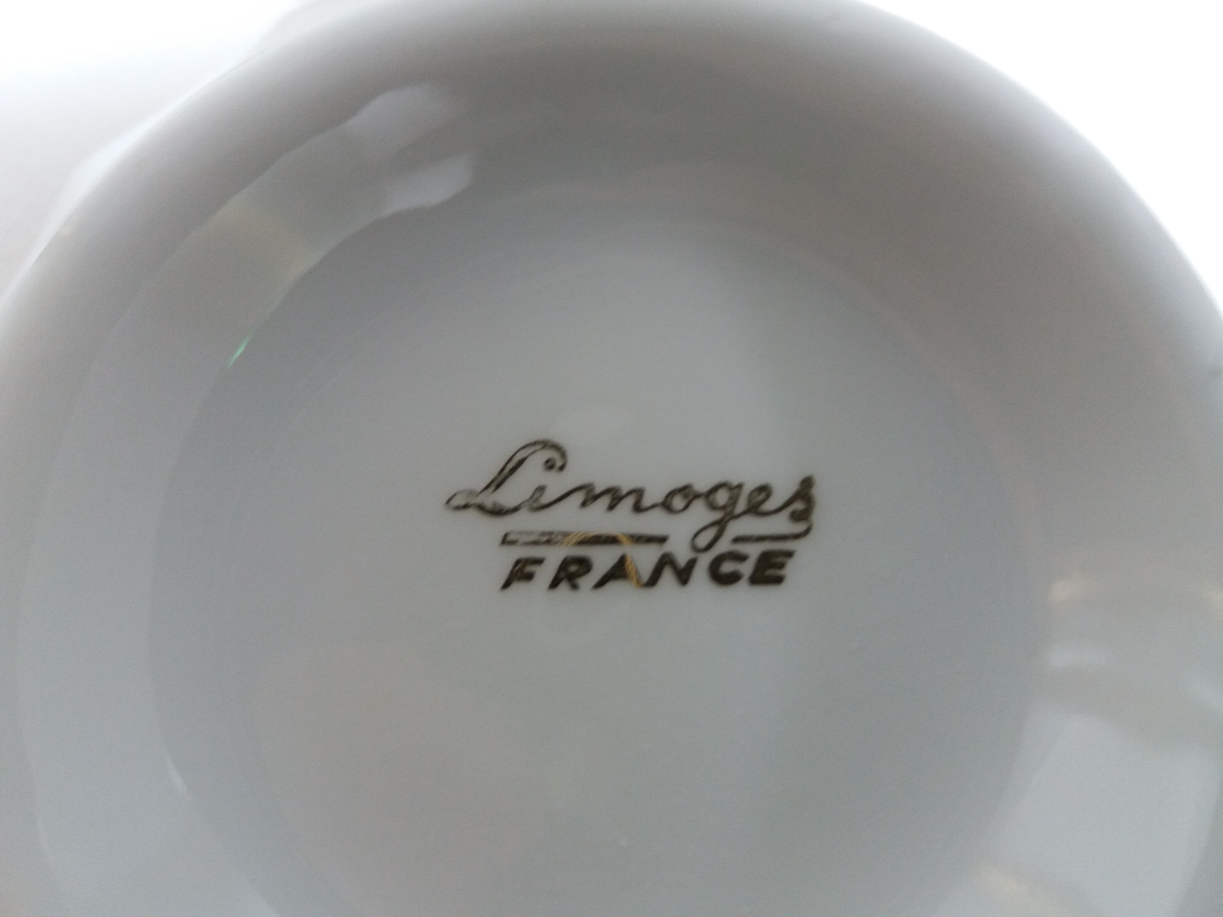 Set 4 old white and gold bowls