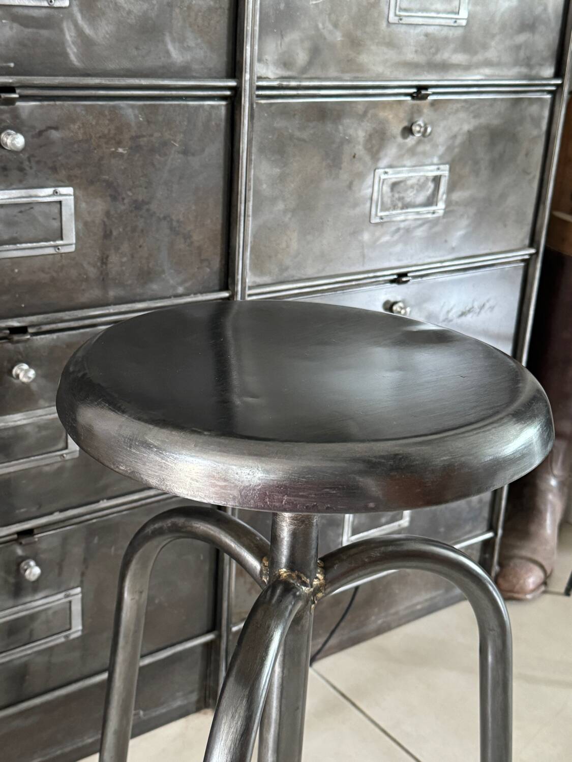 Height-adjustable tripod metal stool