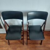 Set of 2 vintage folding chairs