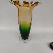 Très grand vase en verre bicolore, milieu du XX ème siècle.