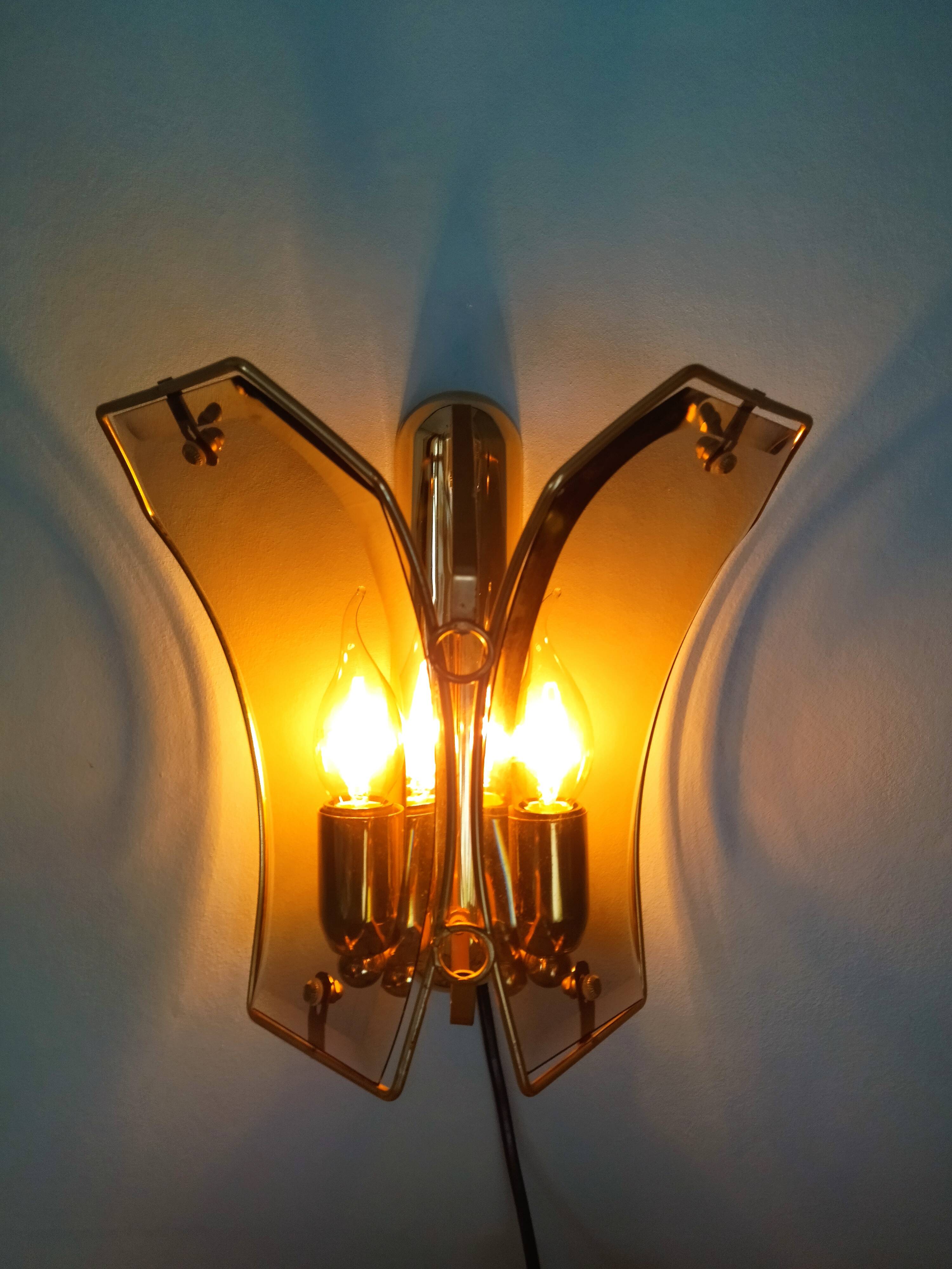 Wall lamp two fires in brass and curved glass from the 80s