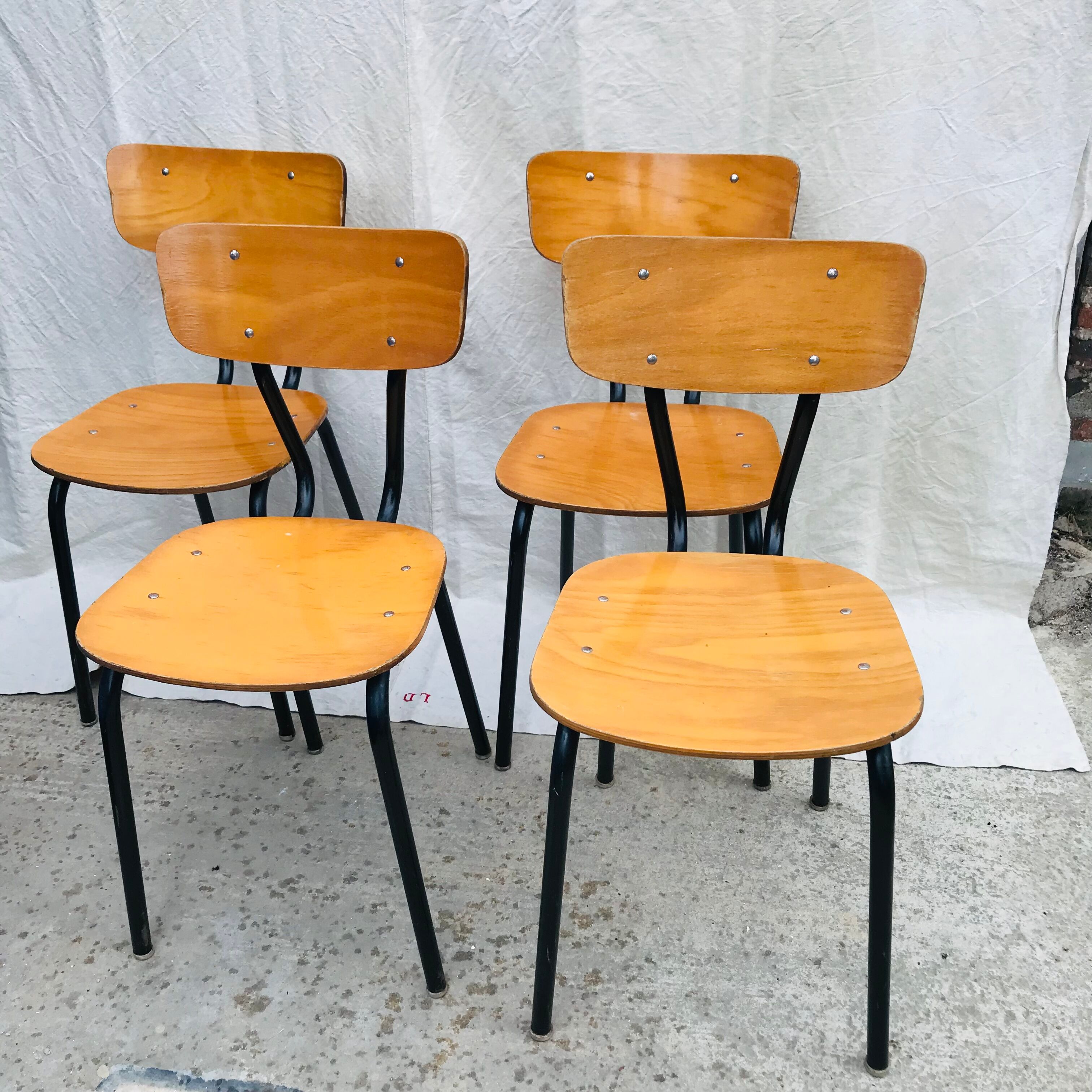 4 chaises modernistes bois et métal vintage 1960