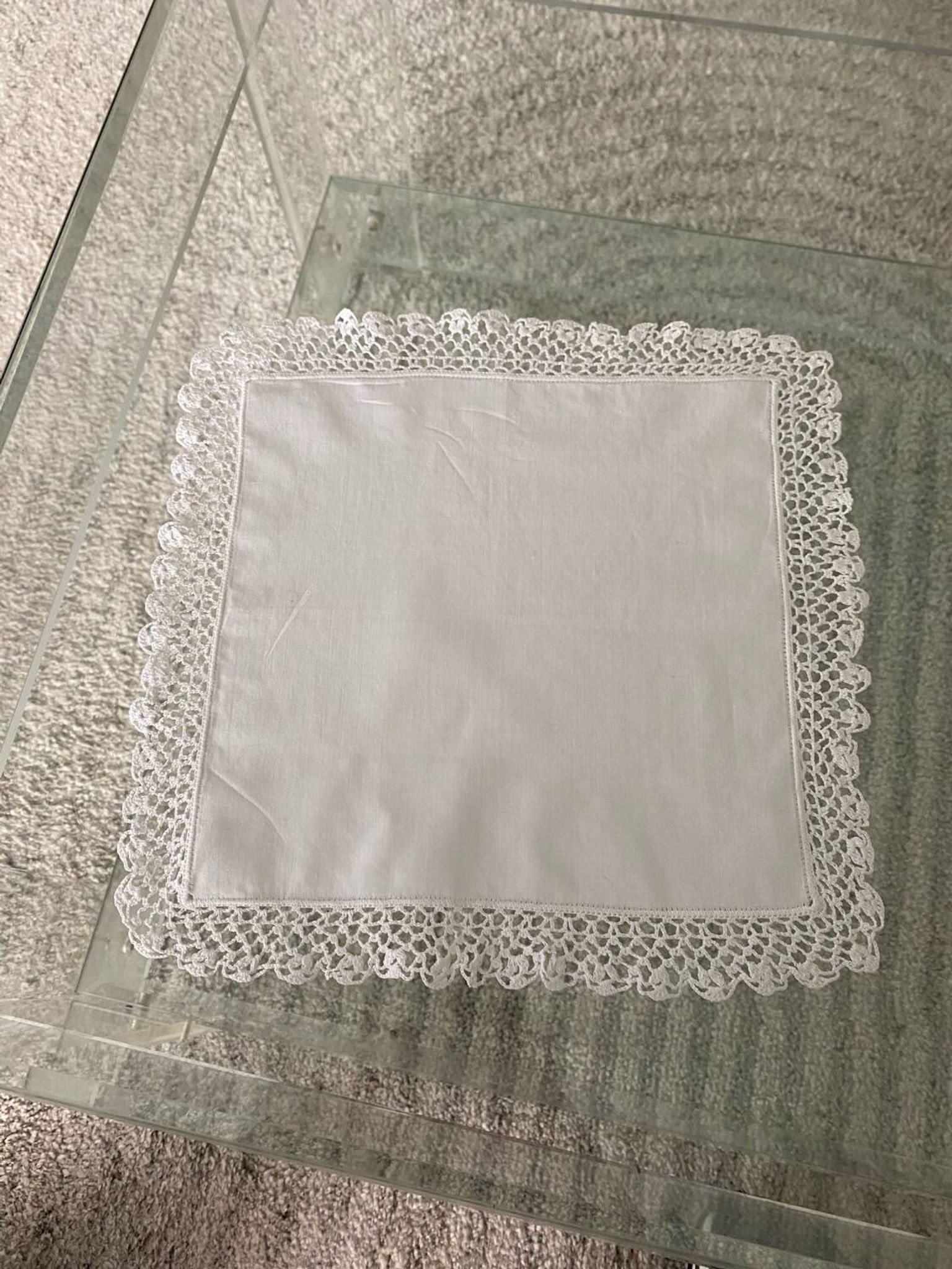 Grand mouchoir ancien en dentelle fait main