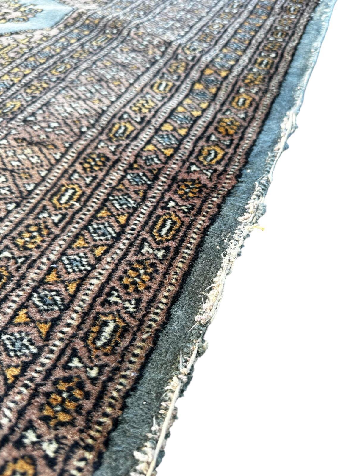 Handmade Pakistani rug 130cm x 165cm