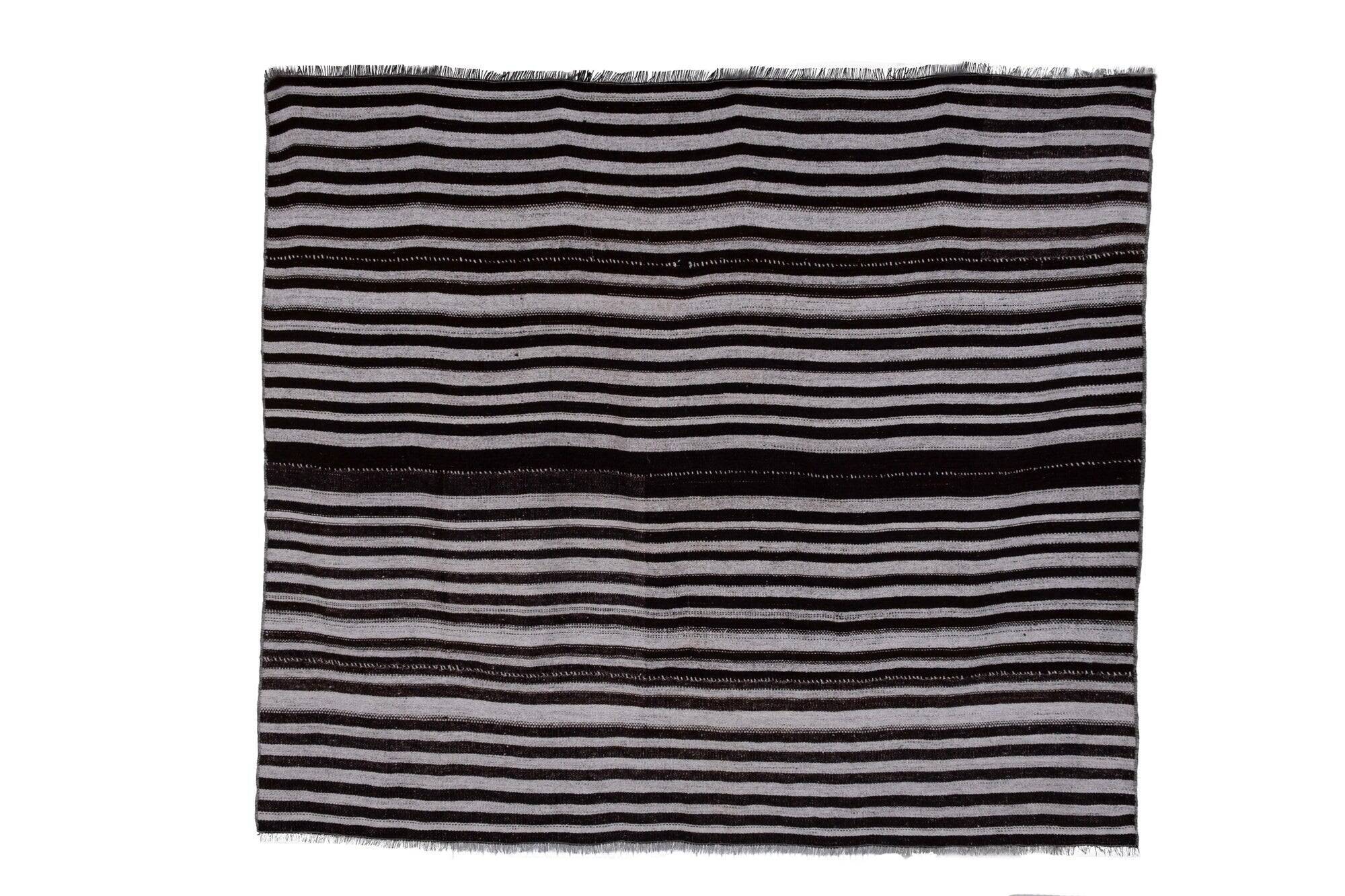Vintage Turkish kilim, handwoven, 193x228 cm.