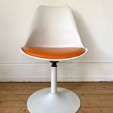 Space age 70s swivel tulip foot chairs
