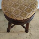 Pianist stool