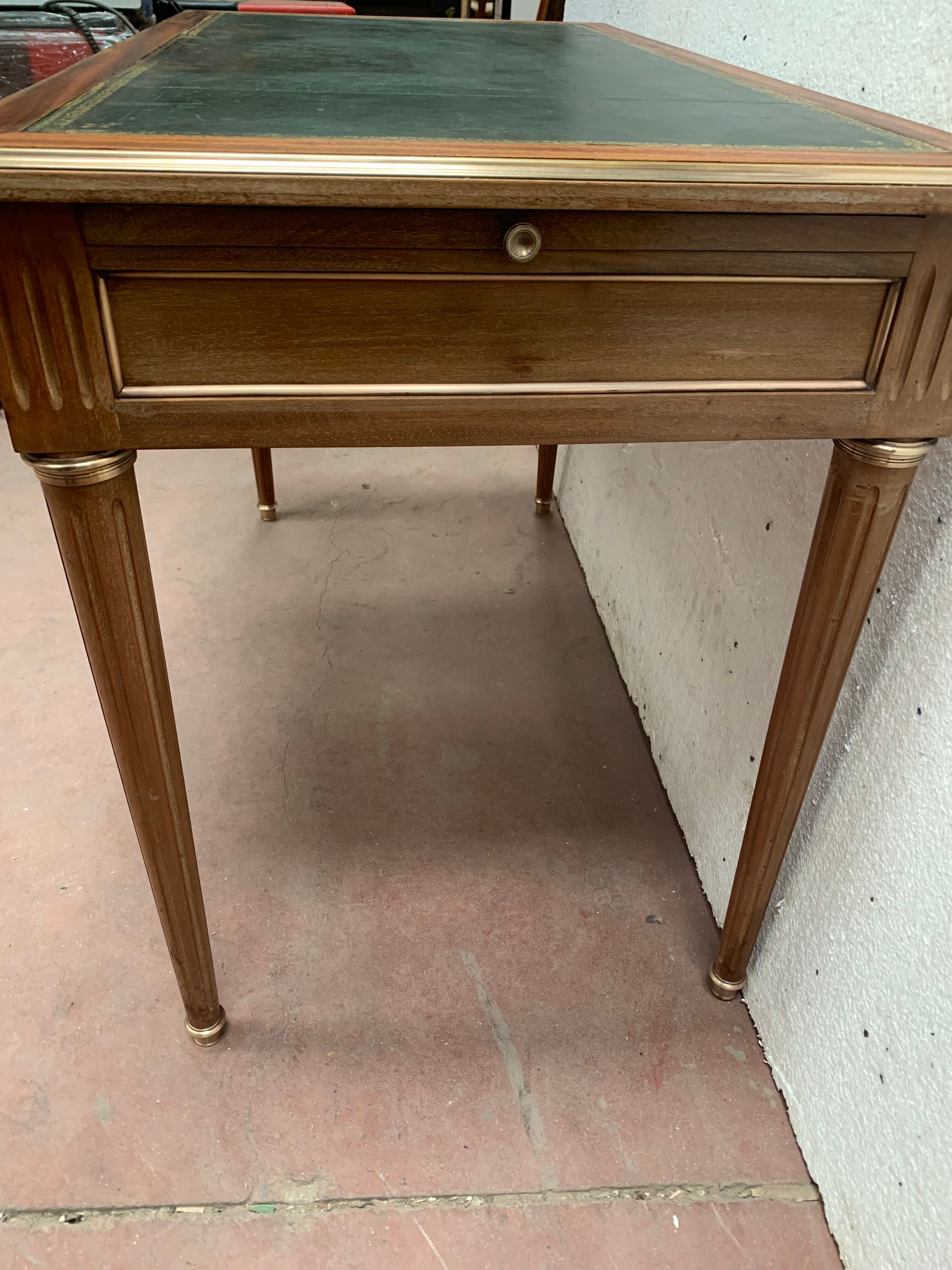 Flat desk louis XVI style Green leather top XX century