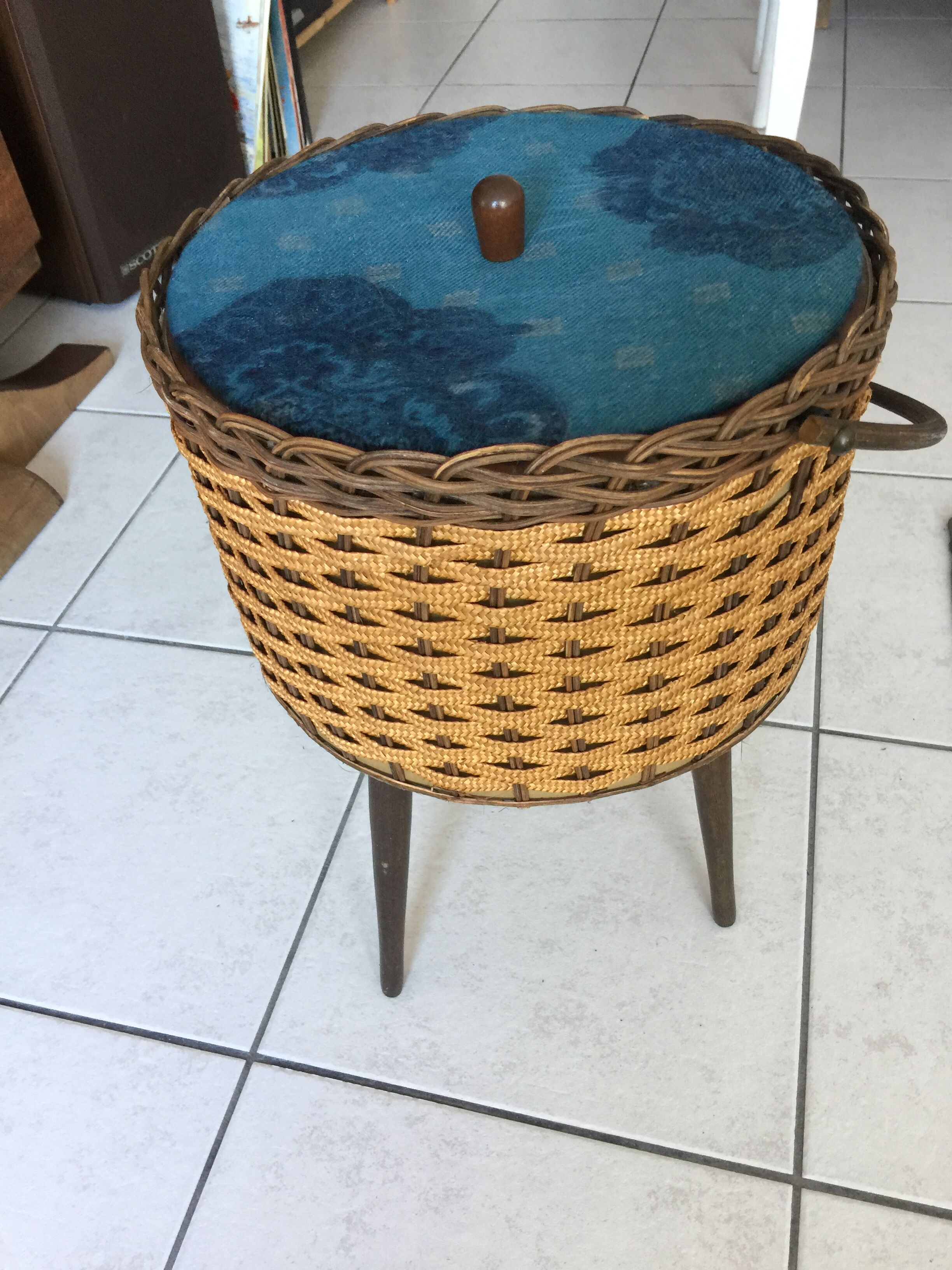 Wicker worker foot compass year 60