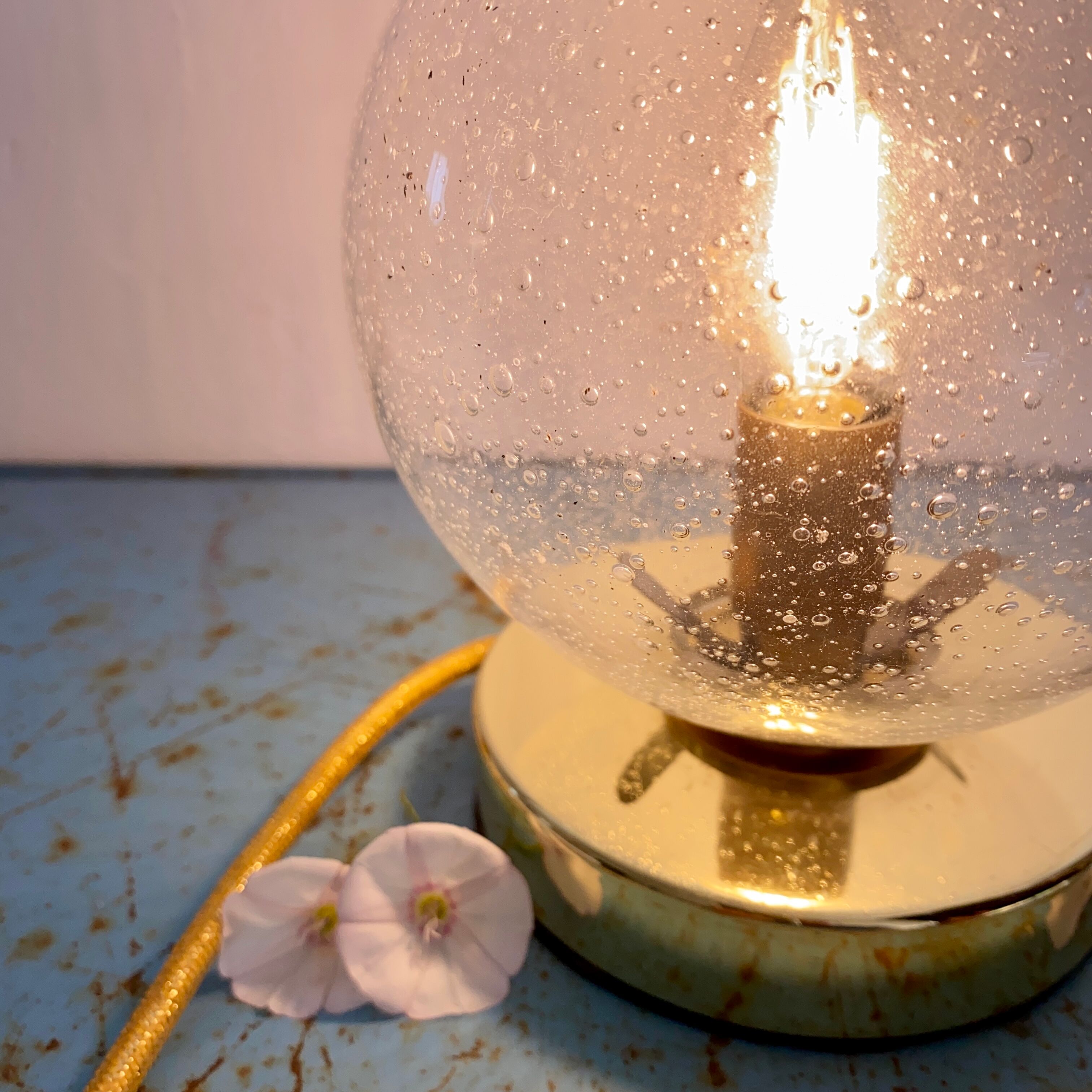 Vintage globe laying lamp in bulled glass