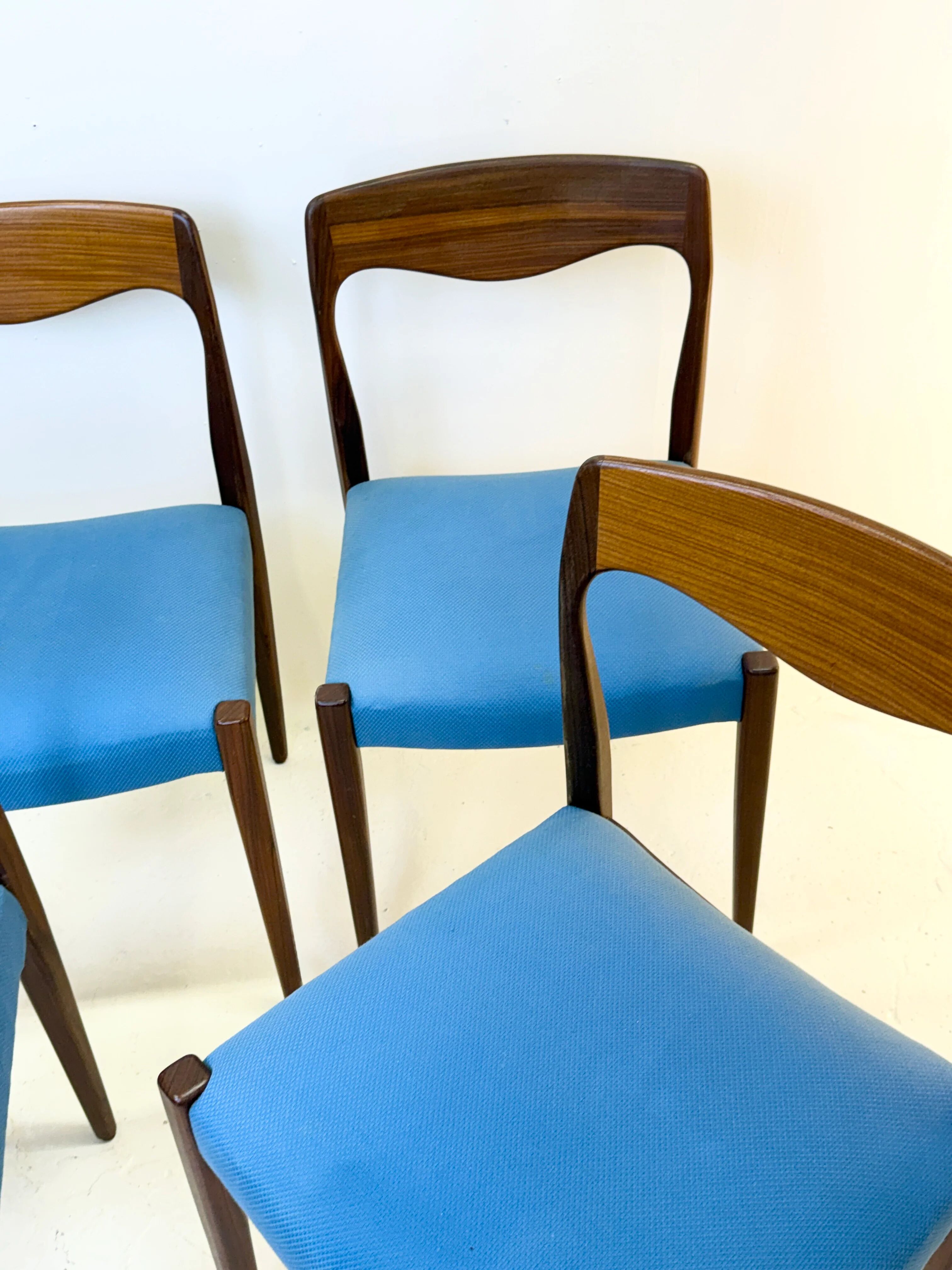 Suite de 4 chaises scandinaves, 1960s