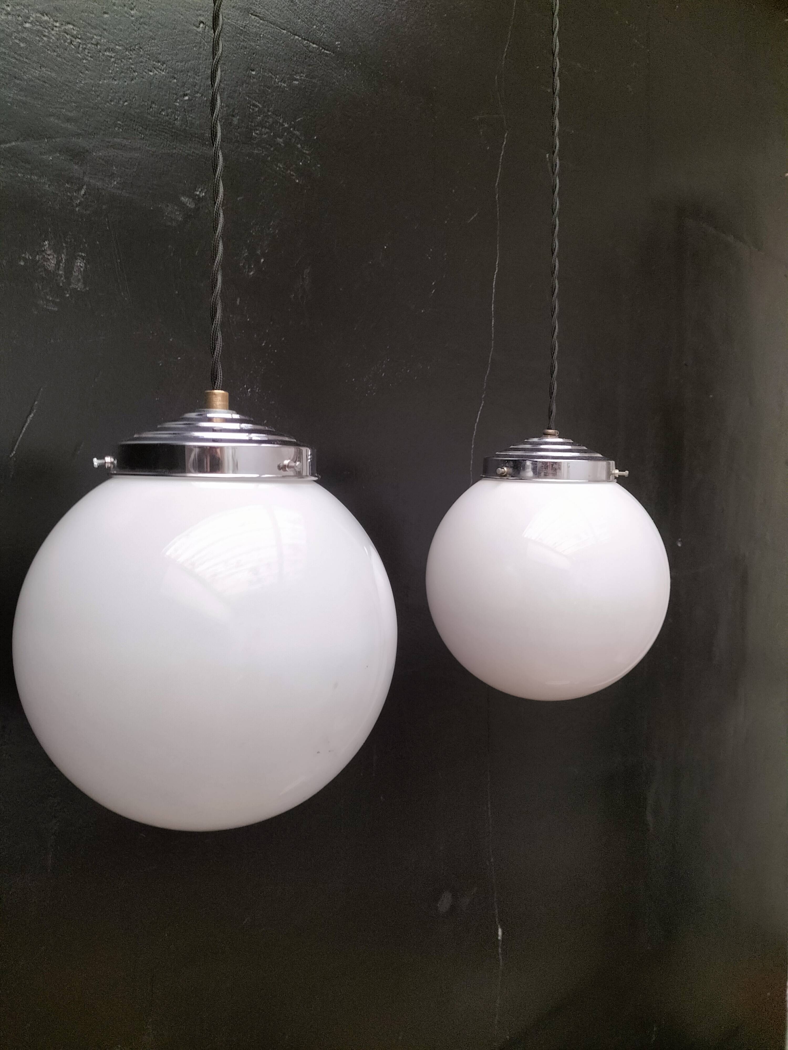 Opaline ball suspensions
