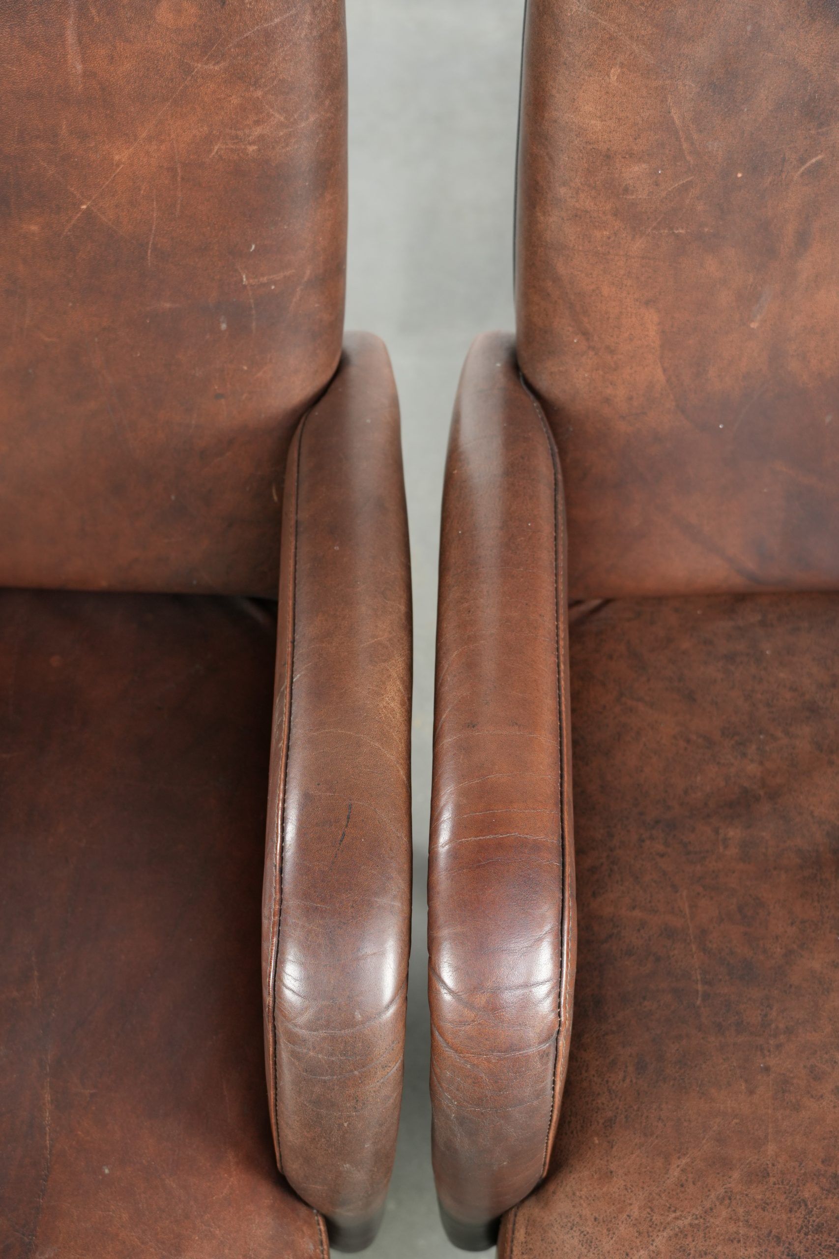 Set of 6  dining chairs/side chairs with armrests made of cow leather