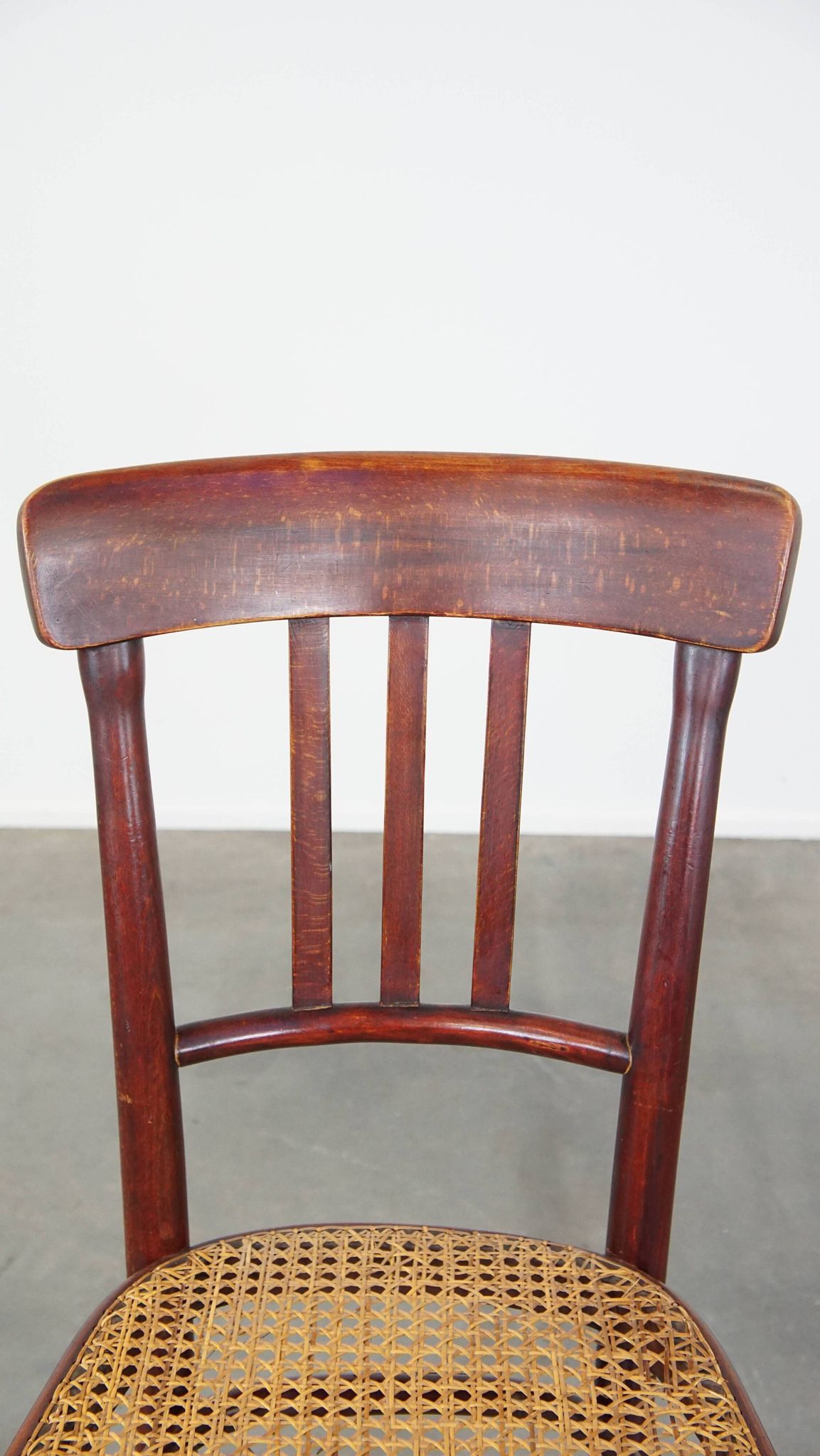 Chaise de bistrot originale vintage design Thonet avec assise mate