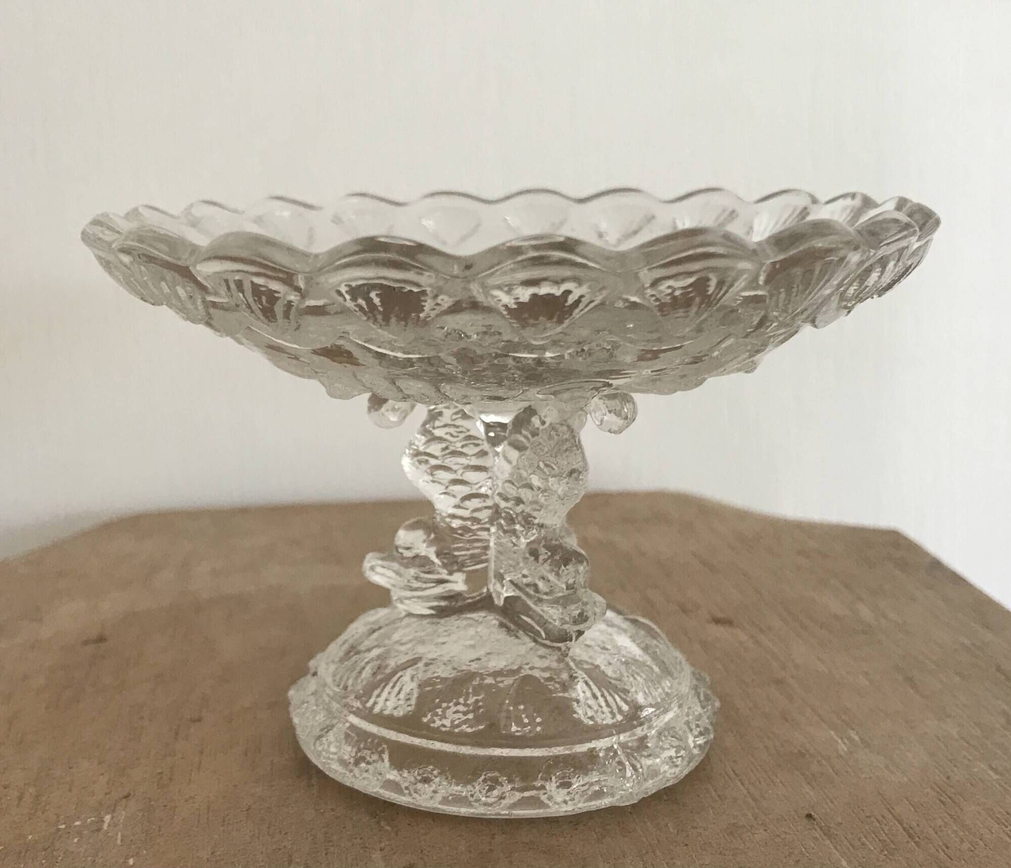 Vide-poche footed bowl in molded glass from portieux vallerysthal