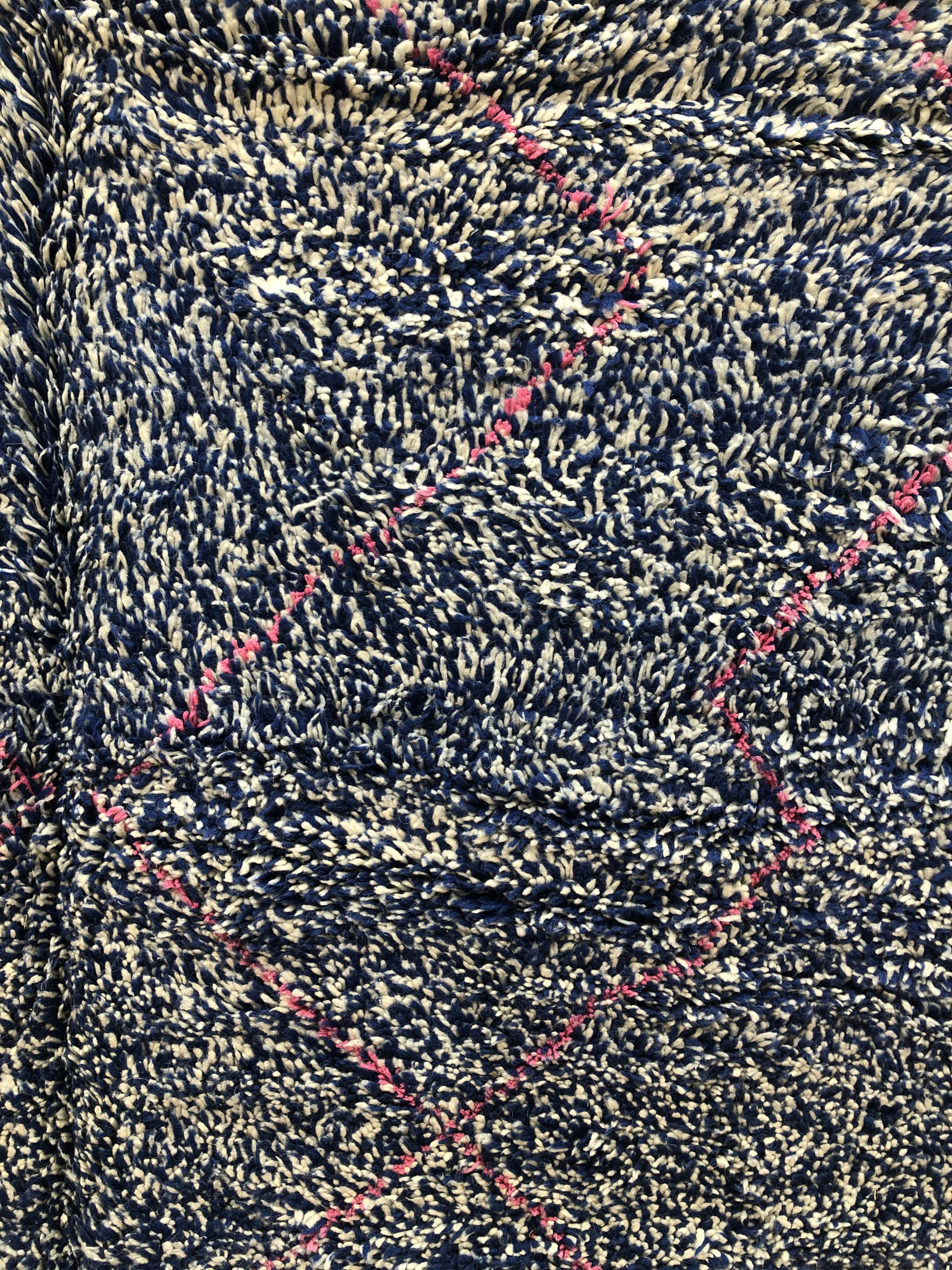 Moroccan Berber carpet Beni Ouarain intense blue with pink diamonds 3.06x2,16m