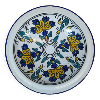Deep plate with flower patterns