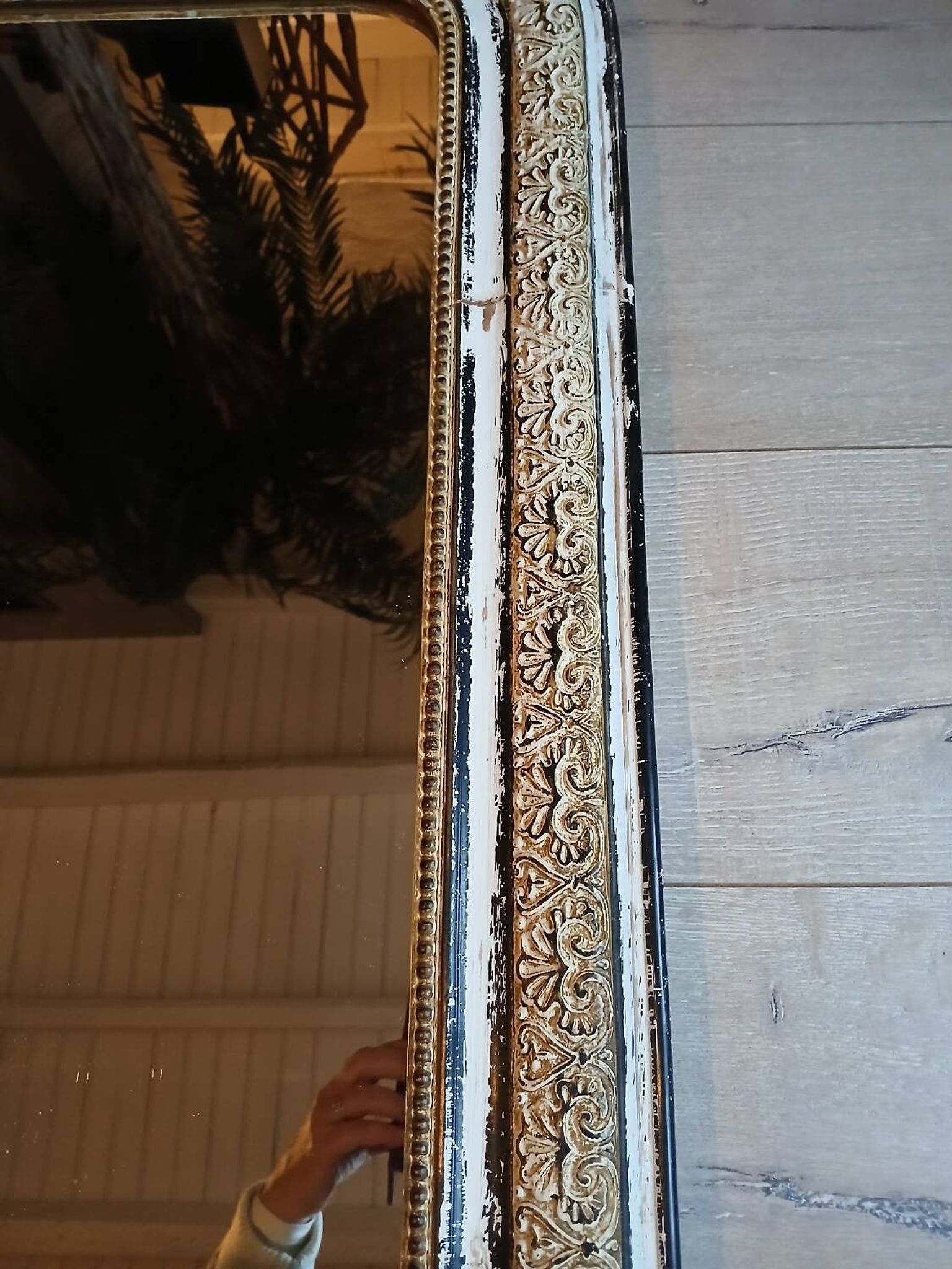 Miroir ancien avec cadre en bois sculpté 