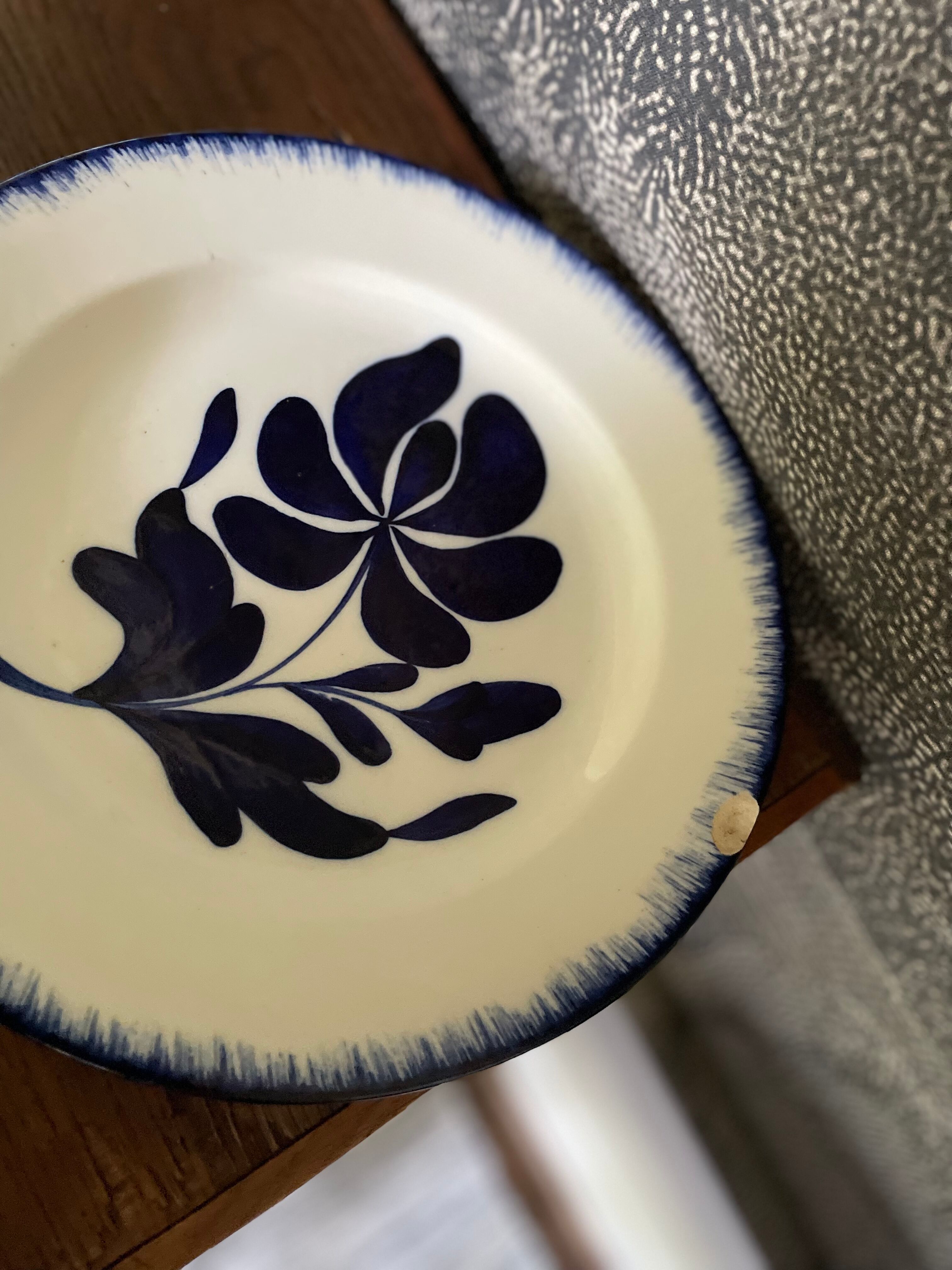 Plates model thebes salins iron earth