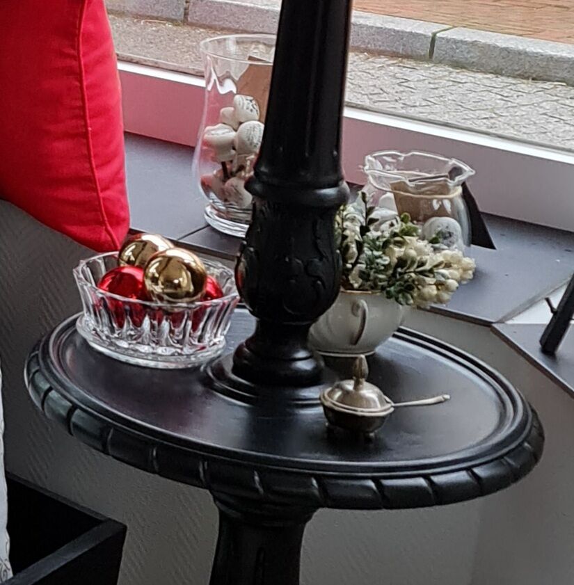 Matte black lamppost with small tablet