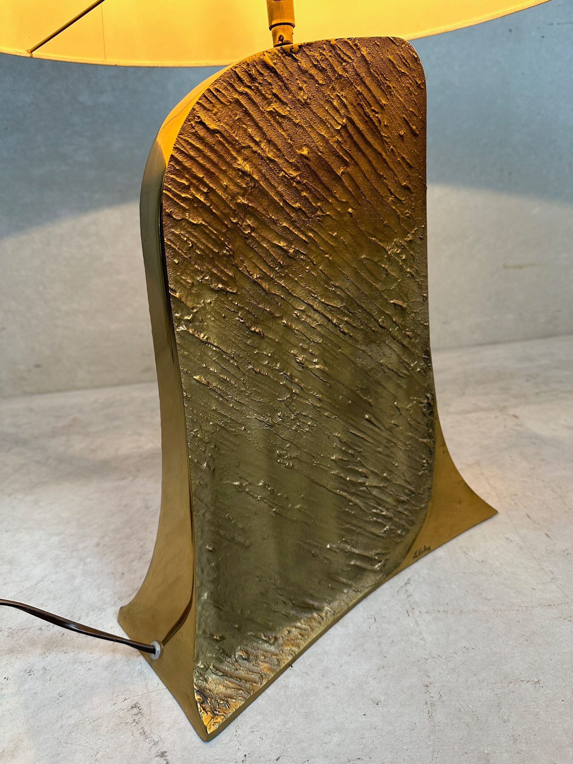 Vintage Hollywood Regency table lamp – signed