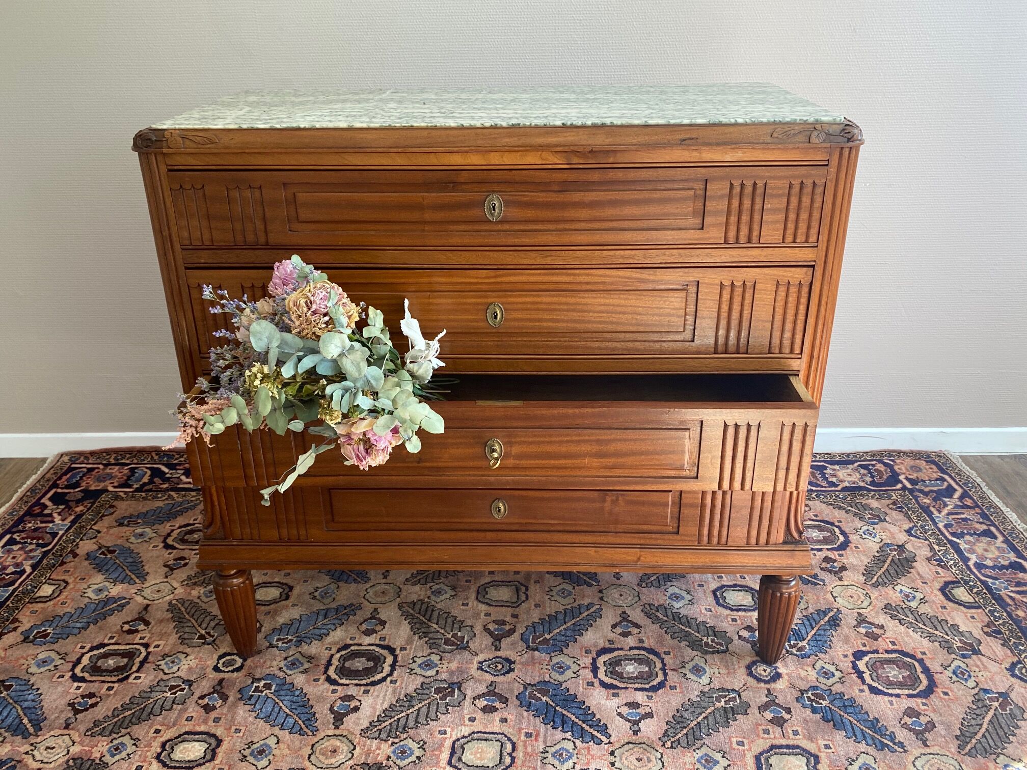 Dresser art deco top green veined marble