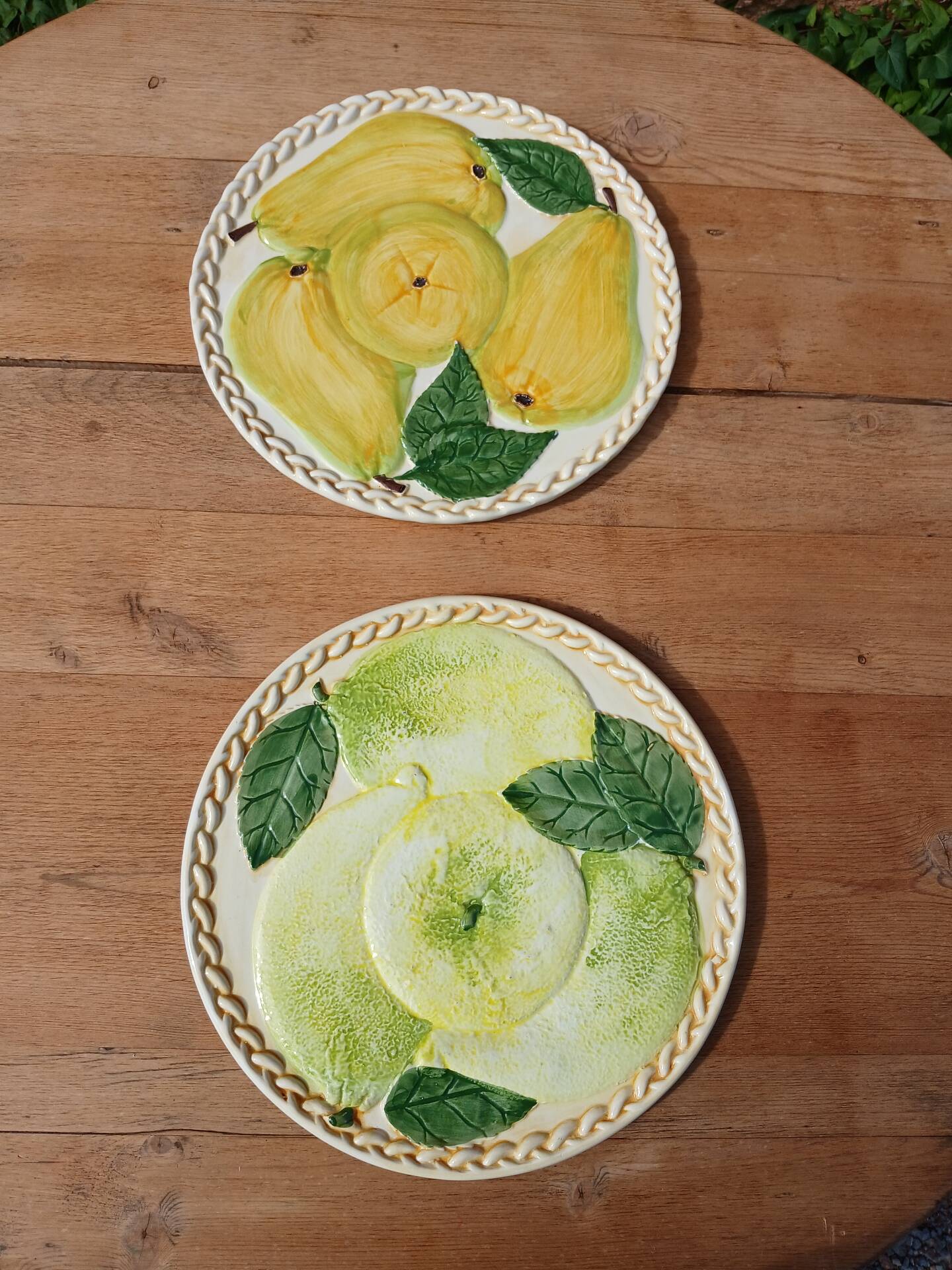 2 plats à tarte en barbotine