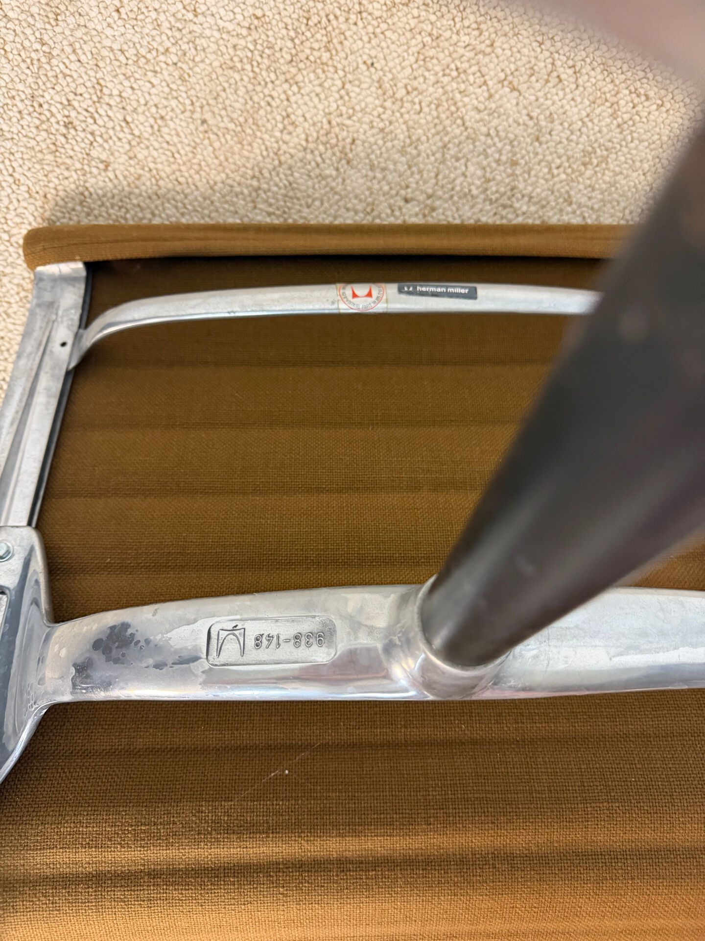Chaises Herman Miller Aluminium Group – Charles & Ray Eames – lot de 2