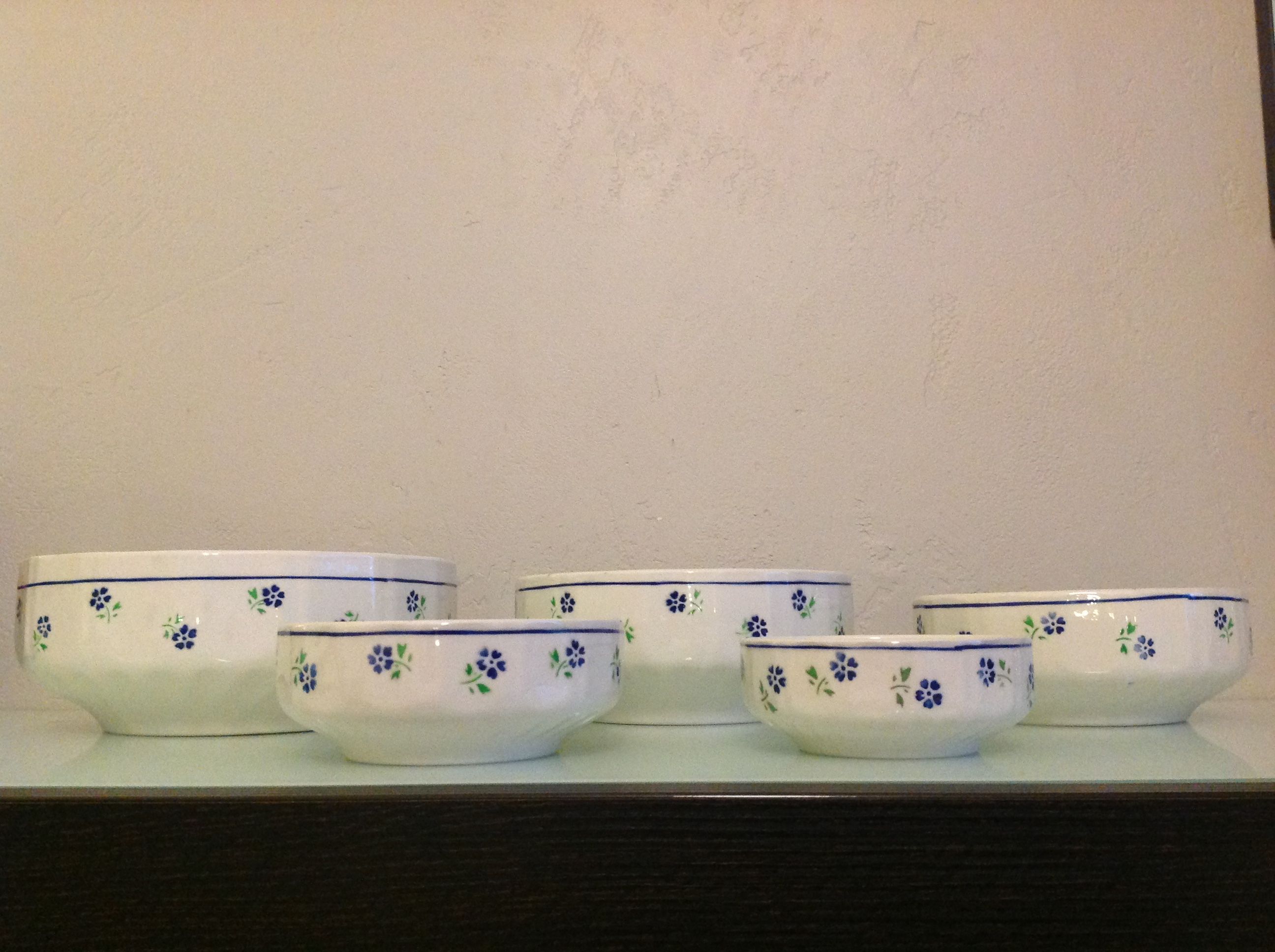Suite of five salad bowls decor Claudius des faienceries de Badonviller, 50/60
