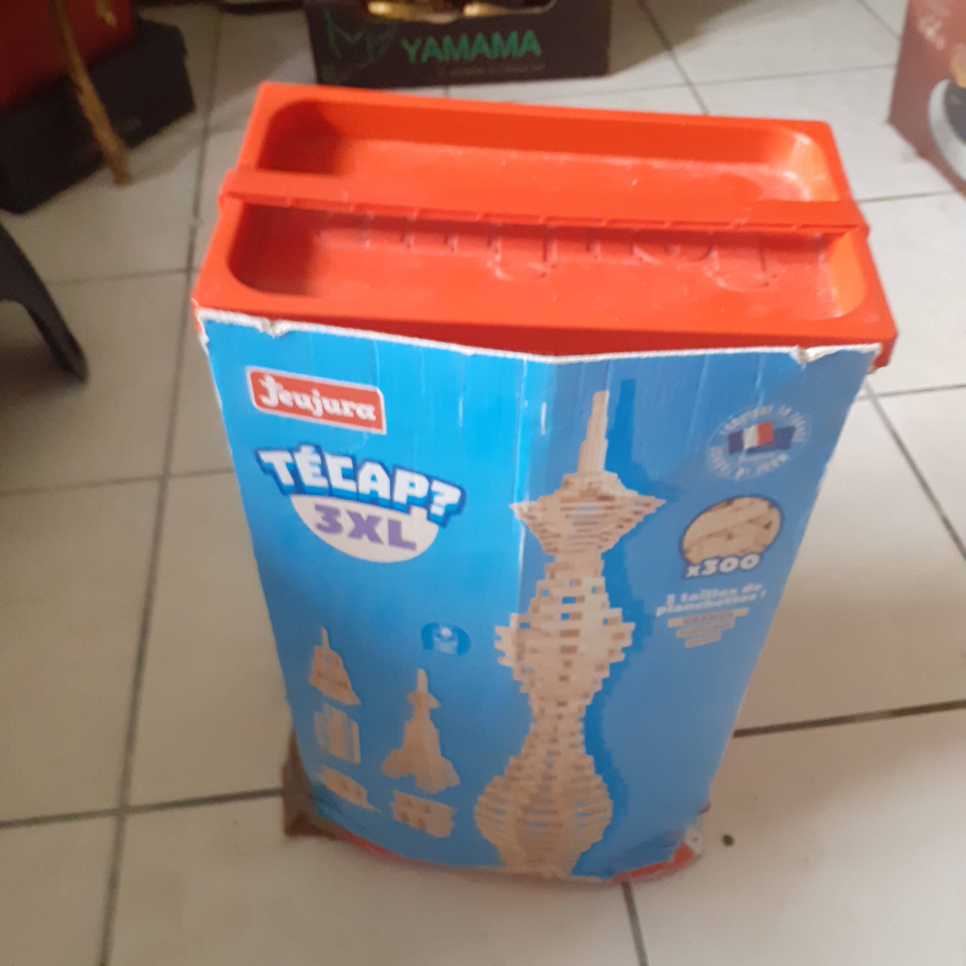 Jeujura.3xl. wooden boards.