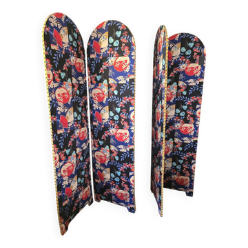 Pair of screens