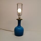 Lampe en verre bleu avec plateau en laiton