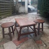 Table bas avec 2 petit tabouret