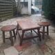 Table bas avec 2 petit tabouret