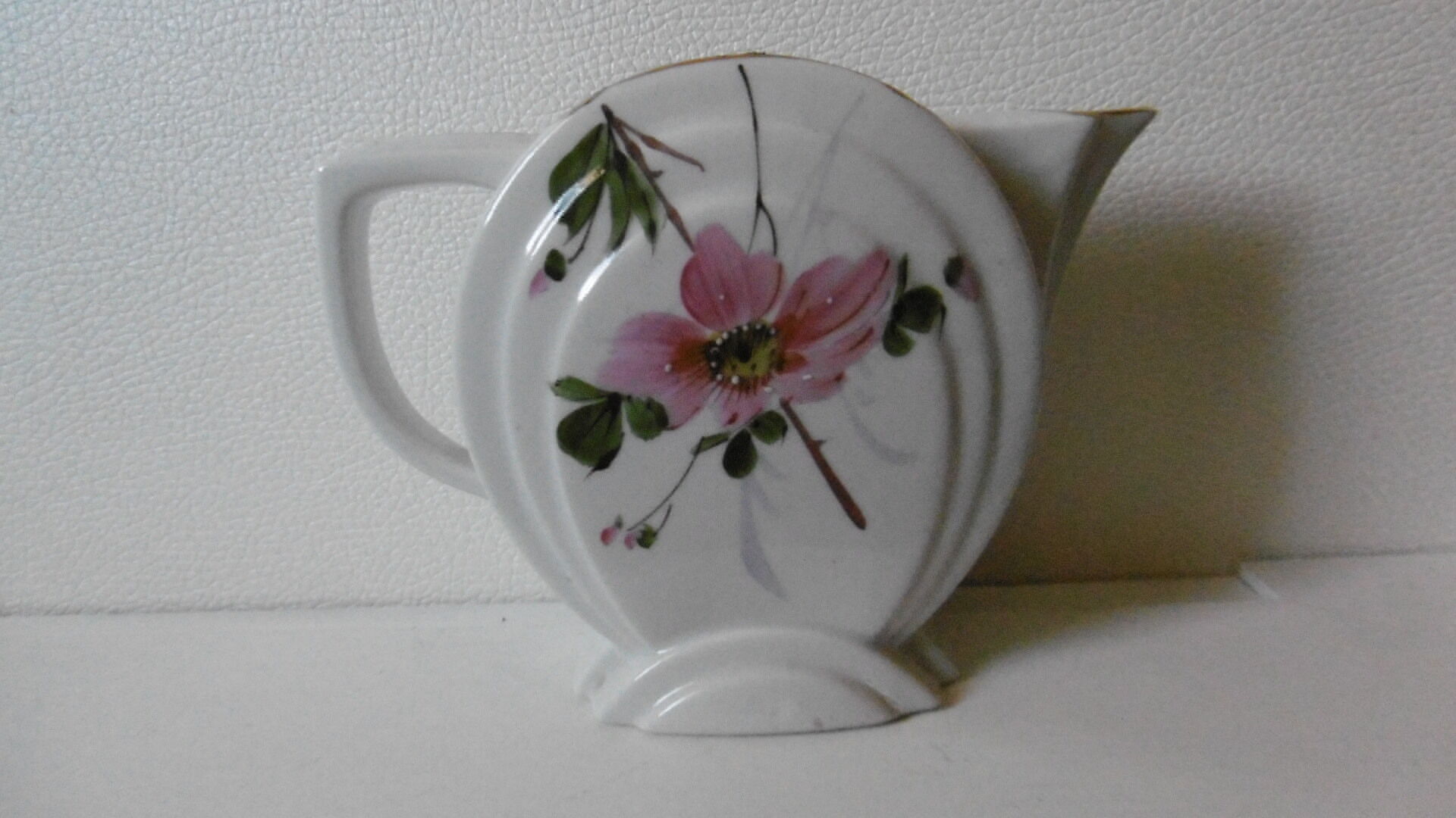 Milk jar, tea or porcelain tea