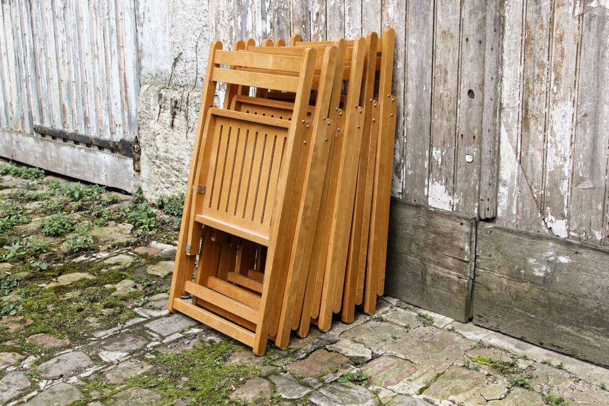 Set of 6 wooden folding chairs
