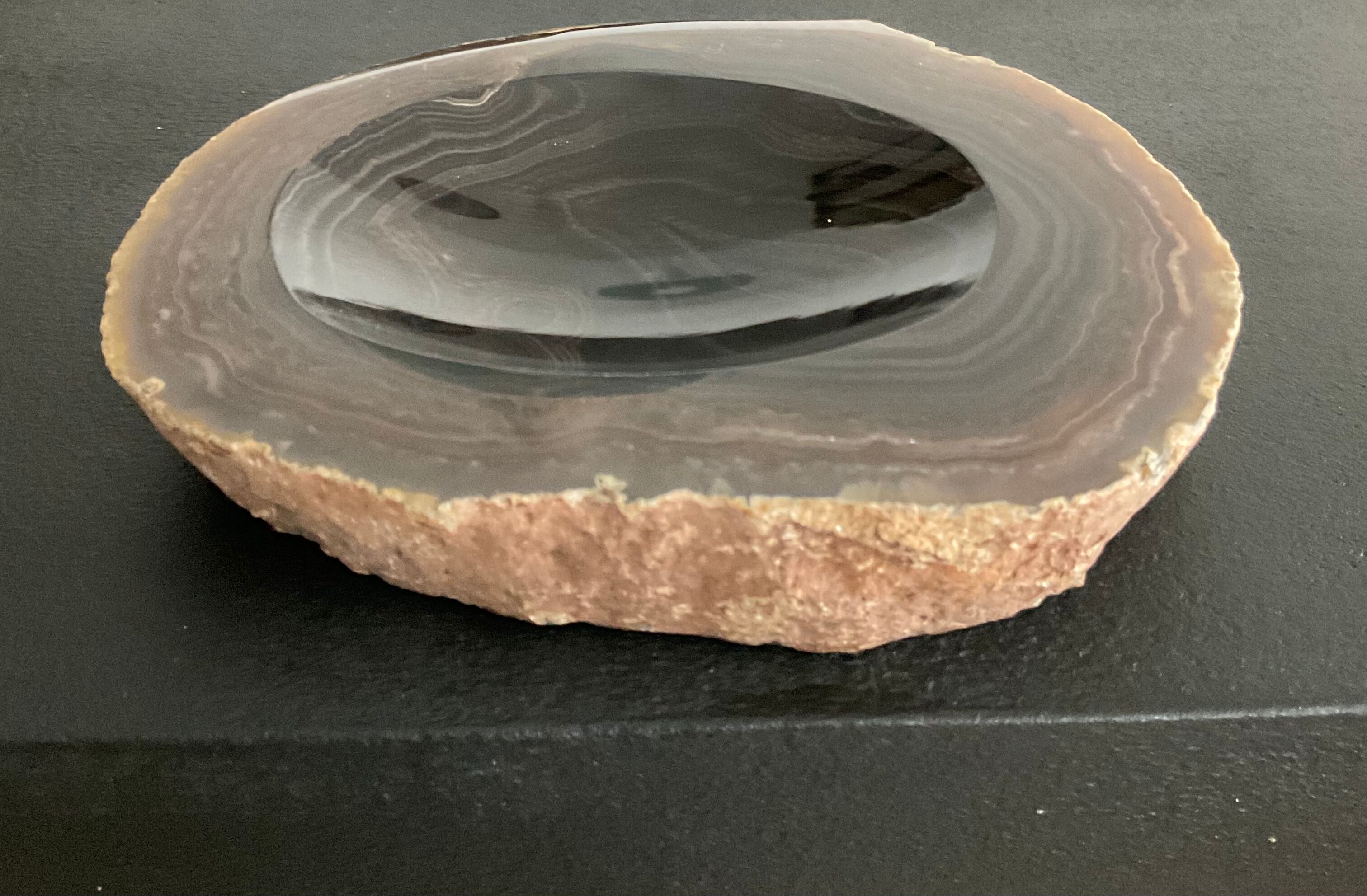 Empty vintage pocket in agathe stone