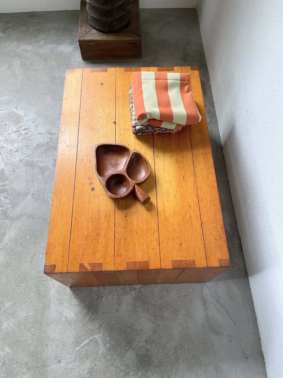 Maison Regain pine coffee table