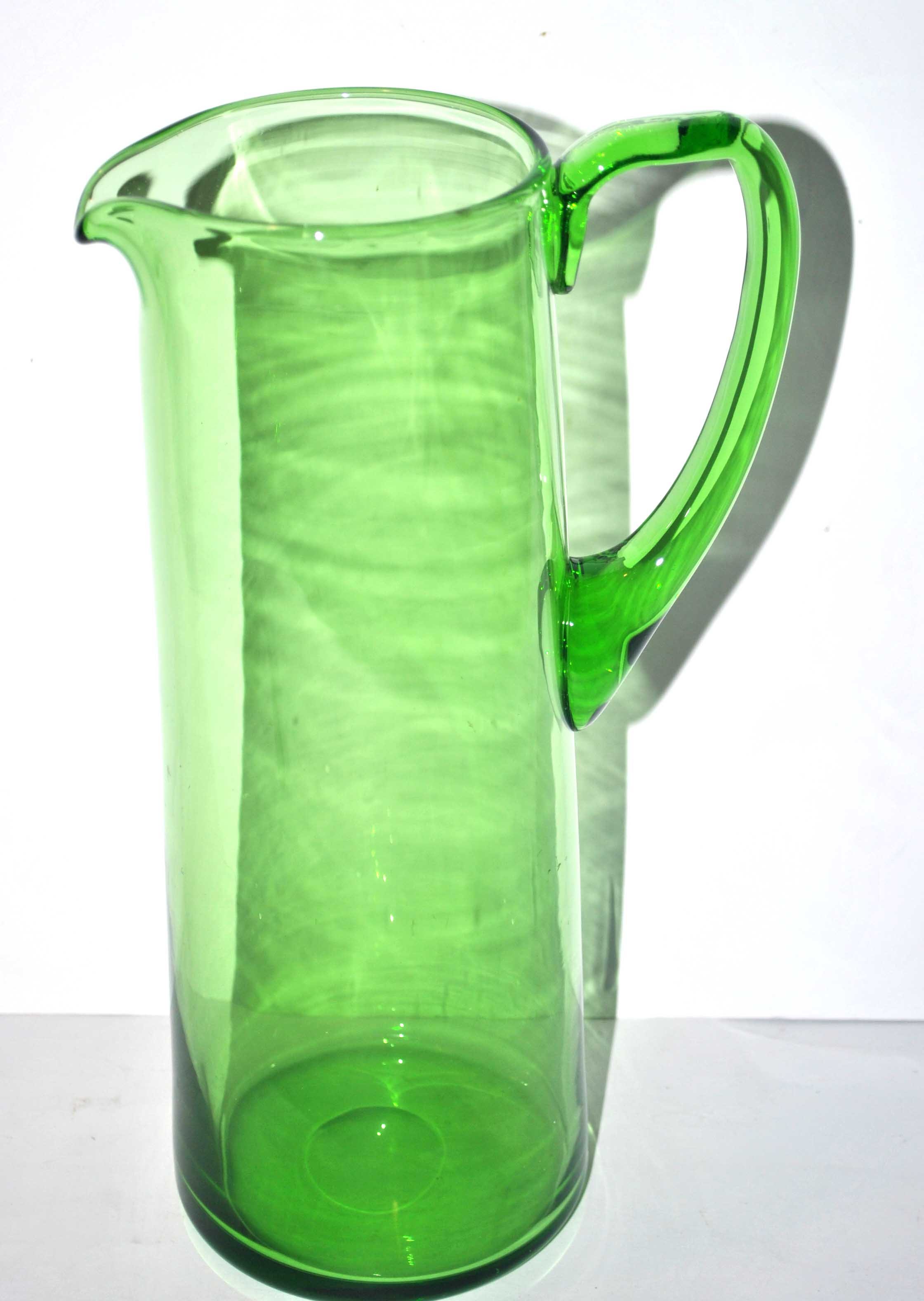 Pichet à orangeade vintage en verre uranifère soufflé vert dichroïque - Broc ouraline