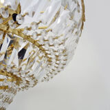 Large chandelier, brass crown ceiling lamp, 4 floors, 8 lights, glass grapevines. Year 80