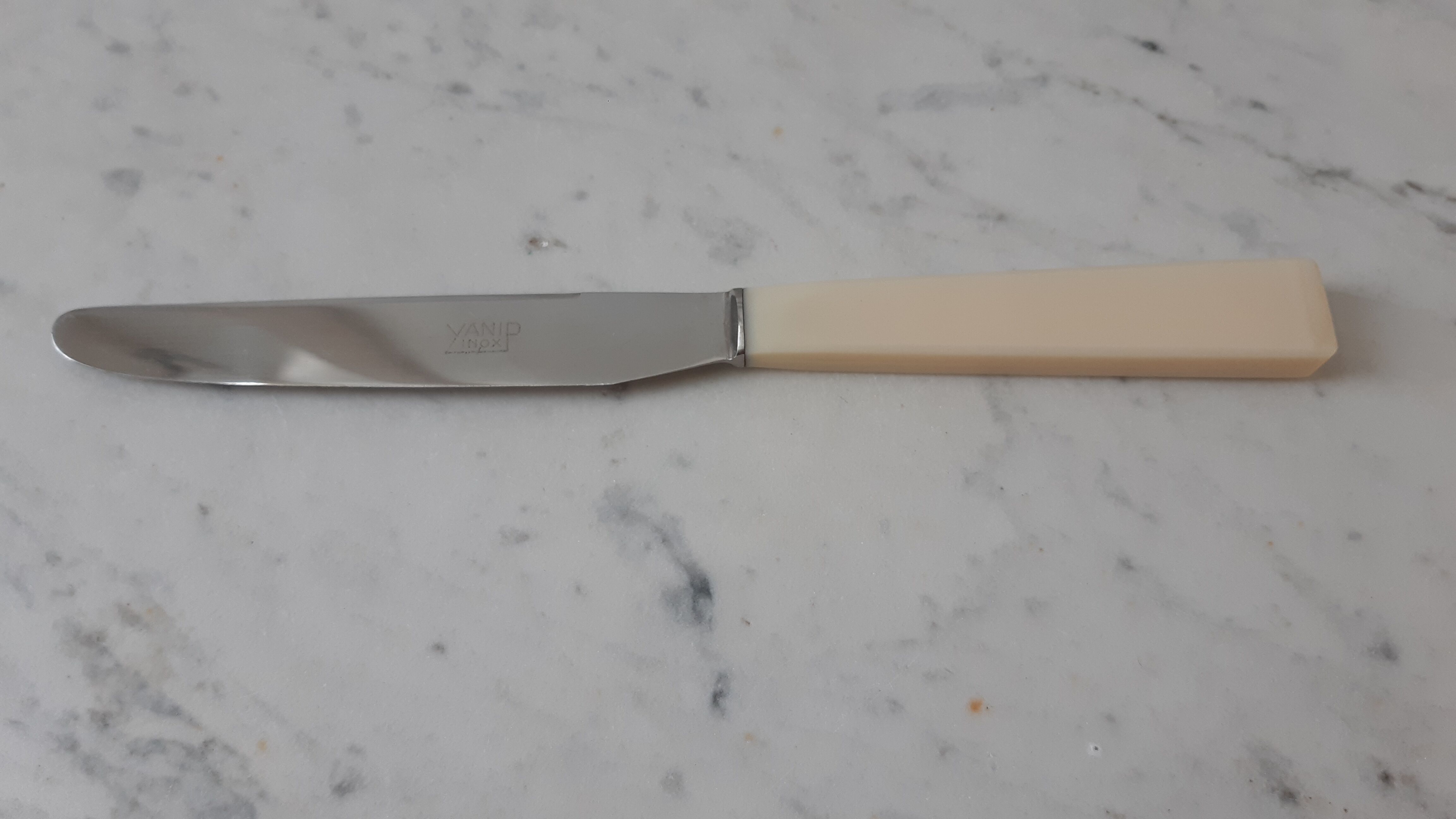 Set of 12 knives in stainless steel and bakelite "Yanid" years 60-70