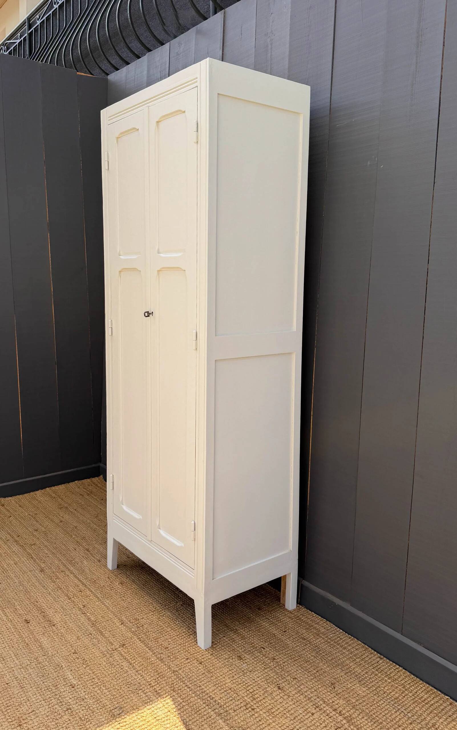 Armoire parisienne