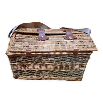 Wicker picnic basket