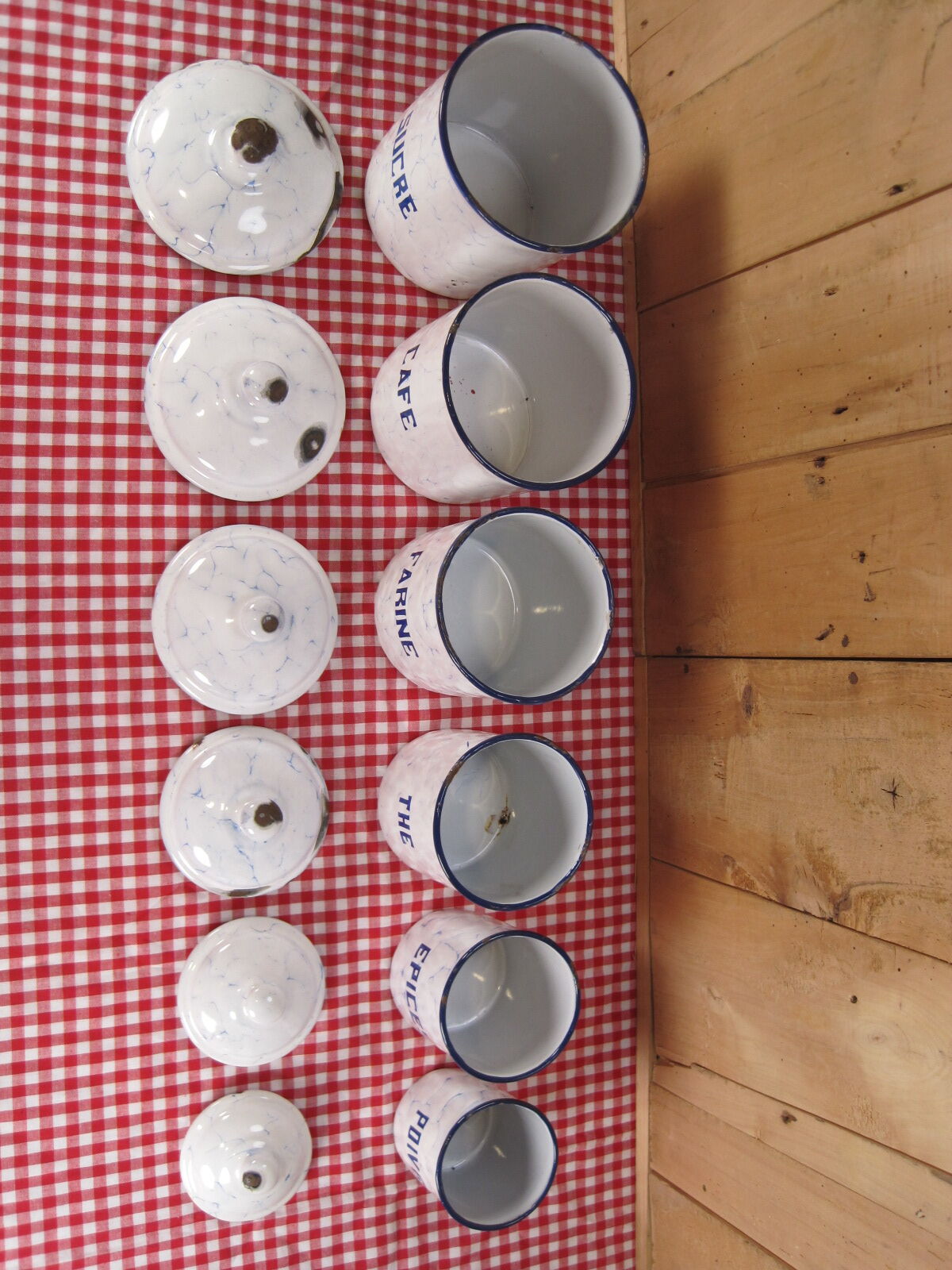6 old spice pots in white and blue enamelled sheet metal