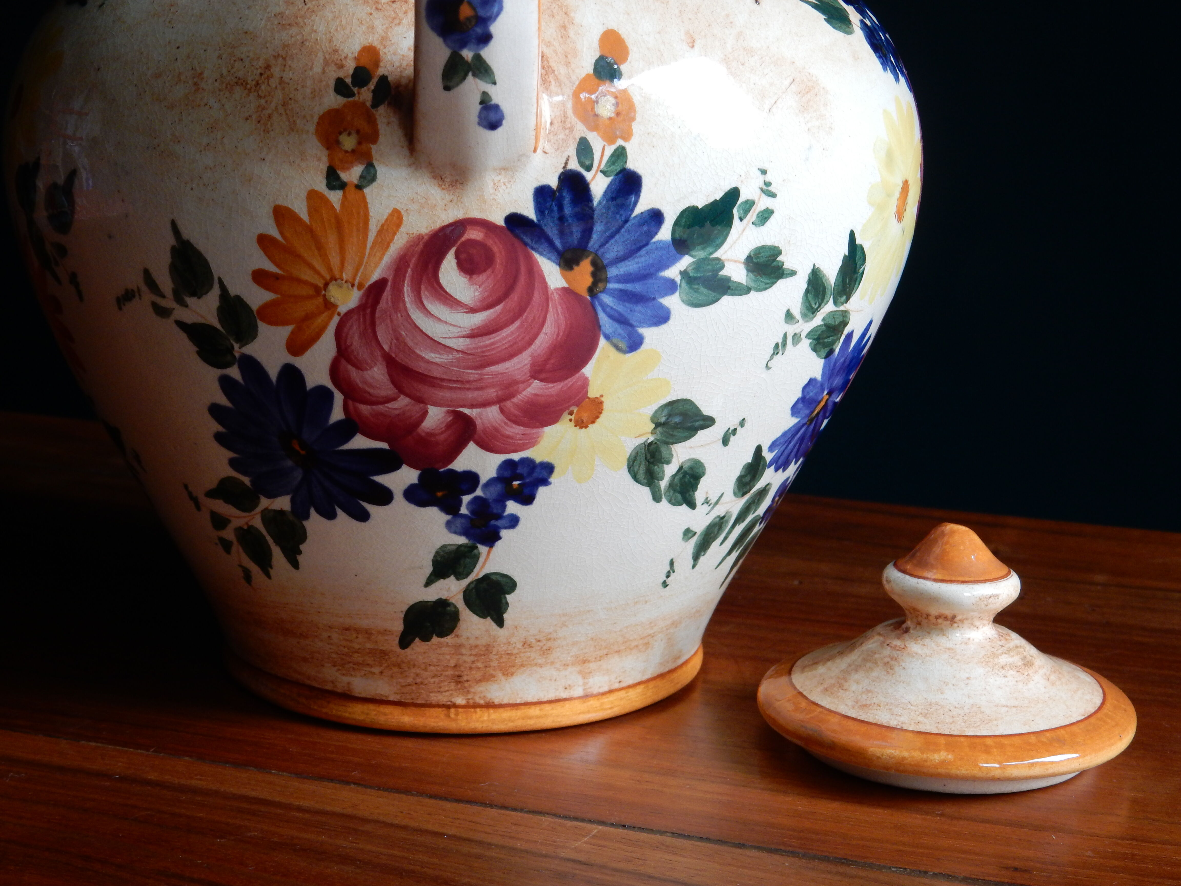 Hand-painted gargoulette floral motif