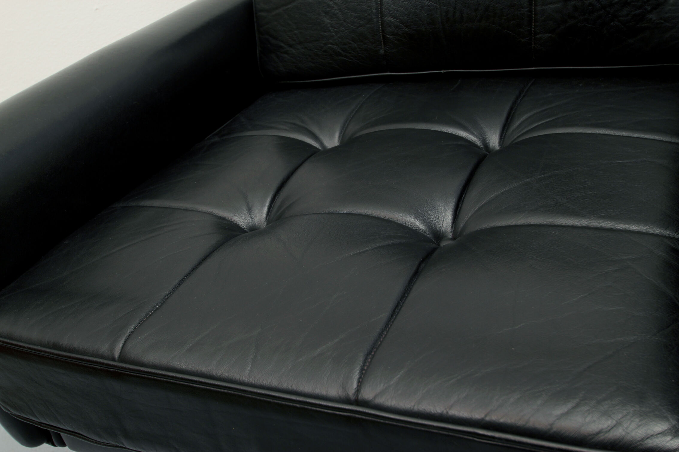 Chaise en cuir pivotant des années 1960 en noir
